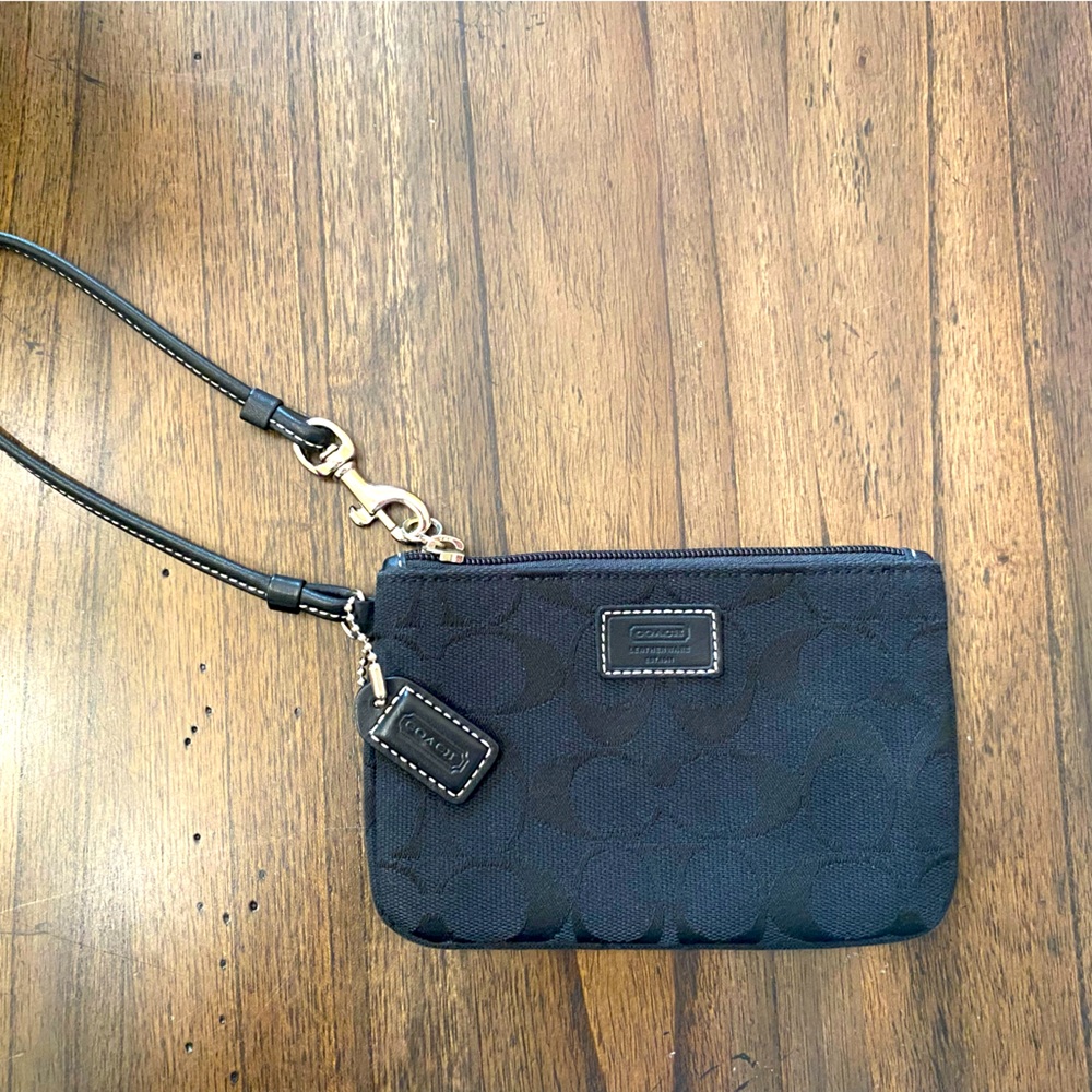 Coach wristlet black